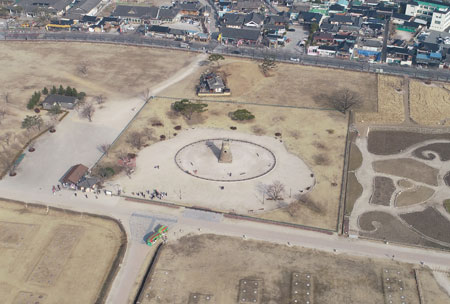 Aerial photograph of the Archaeological Area in Eastern Gyeongju image