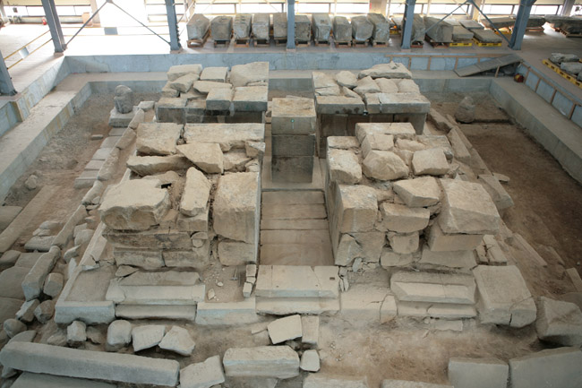 남서측 석인상 출토